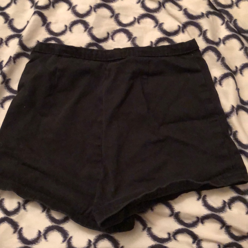 Mini shorts - Picture 2 of 2